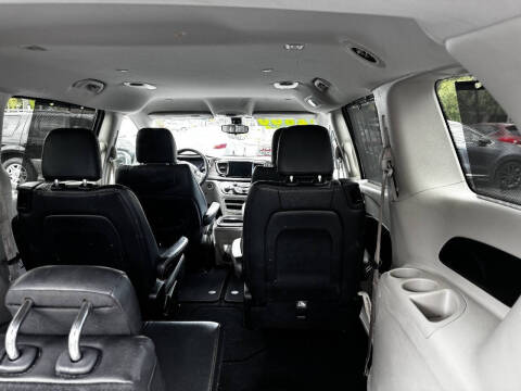 2017 Chrysler Pacifica Touring-L