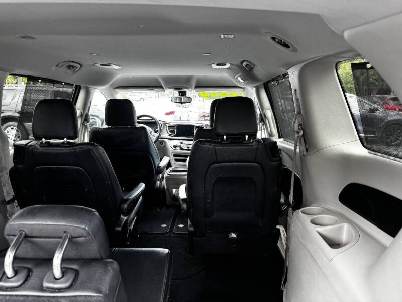 2017 Chrysler Pacifica Touring-L