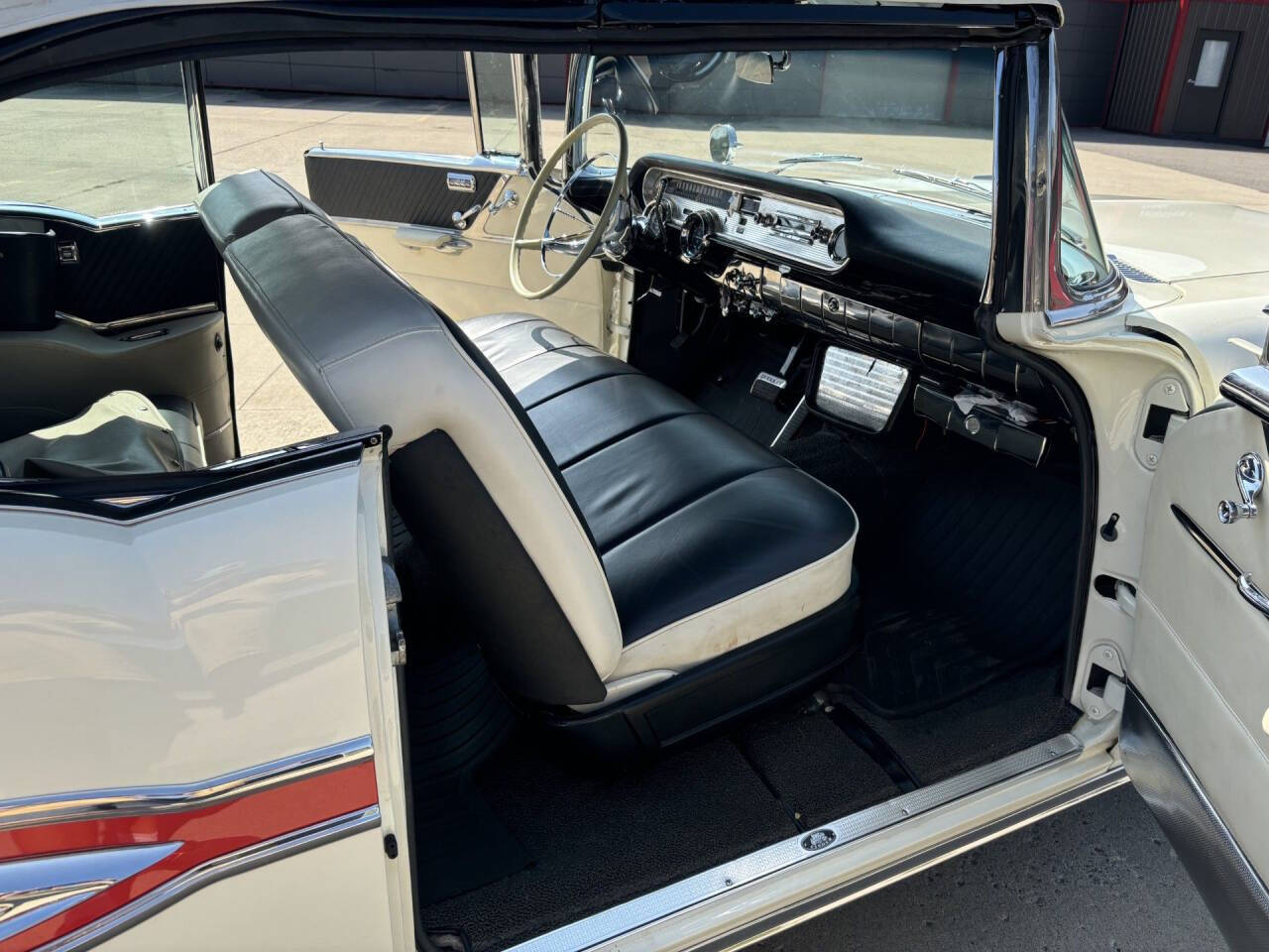 1957 Pontiac Bonneville 29
