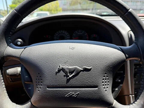 2004 Ford Mustang GT Deluxe