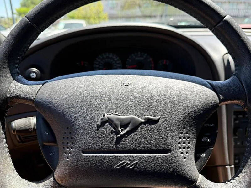 2004 Ford Mustang GT Deluxe