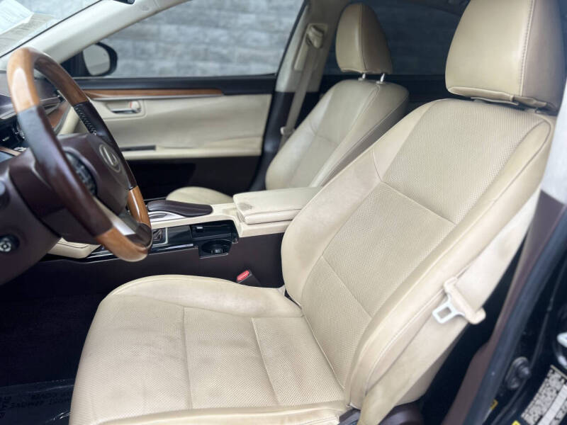2017 Lexus ES 300h