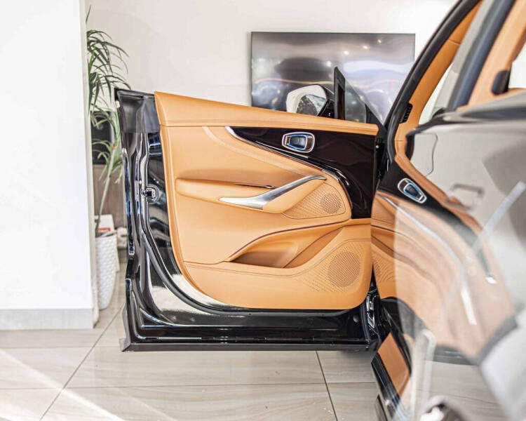 2026 Aston Martin DBX 707