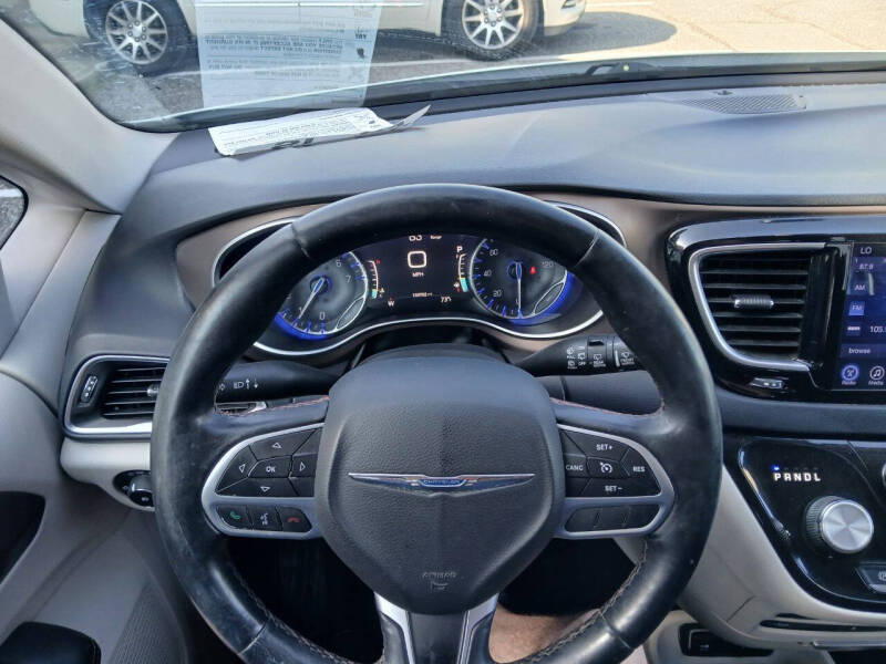 2017 Chrysler Pacifica Touring-L Plus