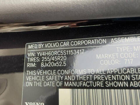 2025 Volvo XC60 T8 Plus Dark Theme