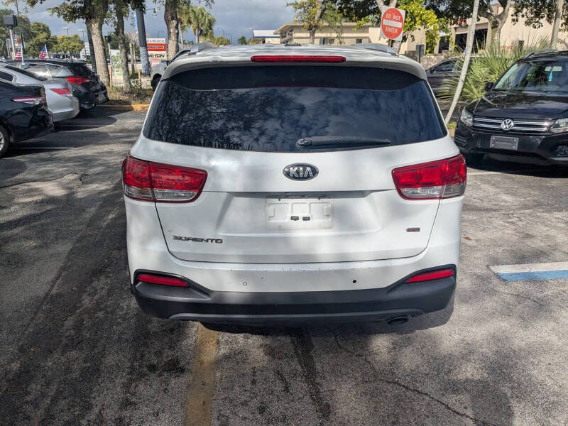 2017 Kia Sorento LX