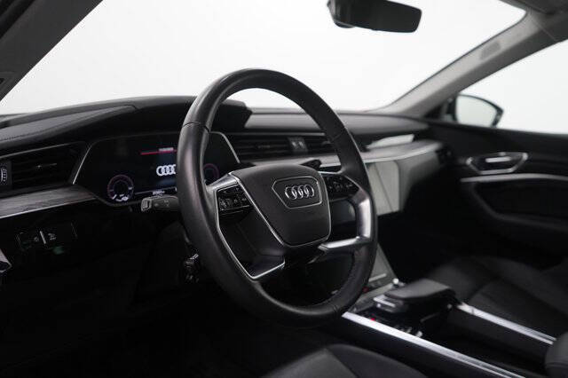 2023 Audi e-tron quattro Premium Plus