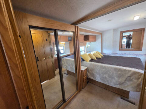 2000 Winnebago Adventure