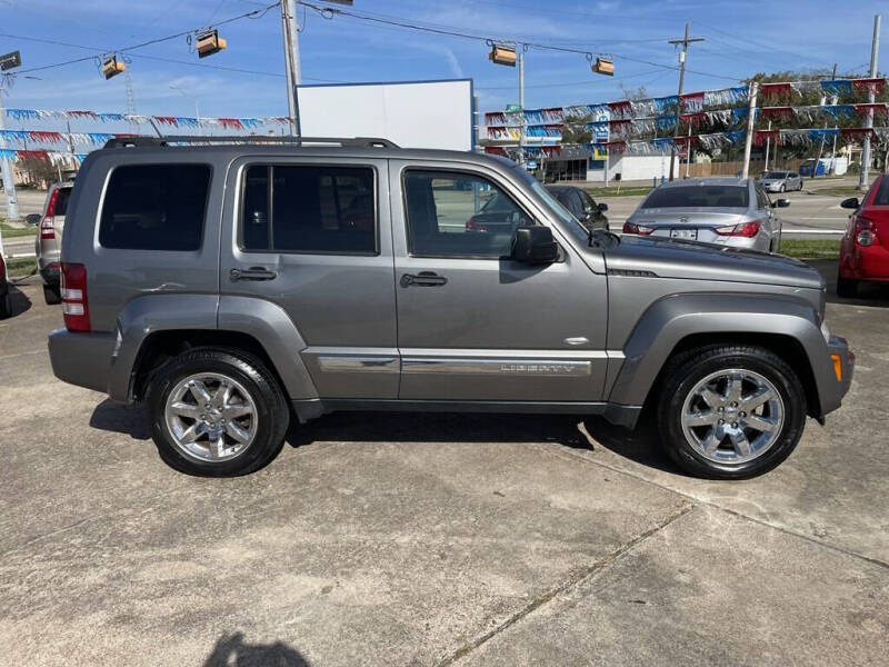 2012 Jeep Liberty Sport photo 2