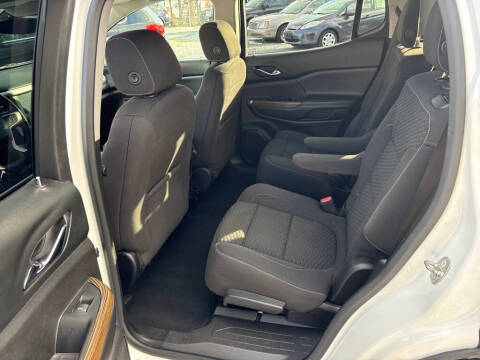 2017 GMC Acadia SLE-2