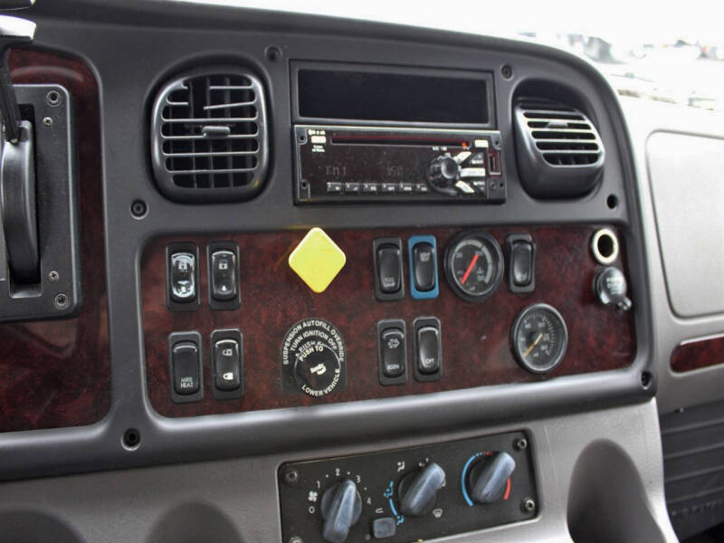 2018 Freightliner M2 106