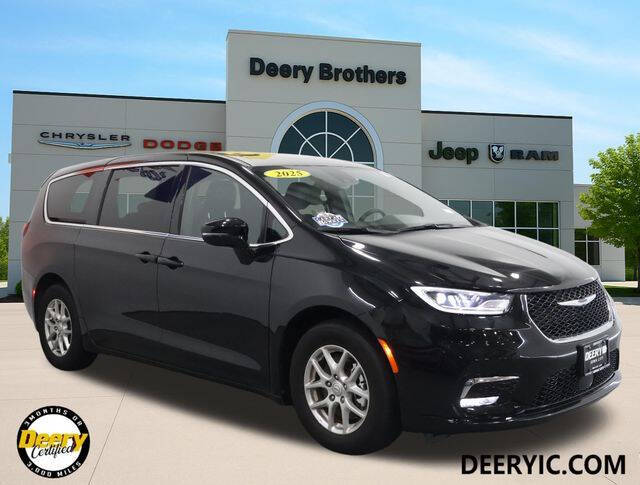 2025 Chrysler Pacifica Select