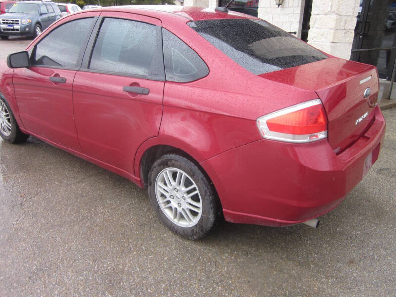 2010 Ford Focus SE photo 3