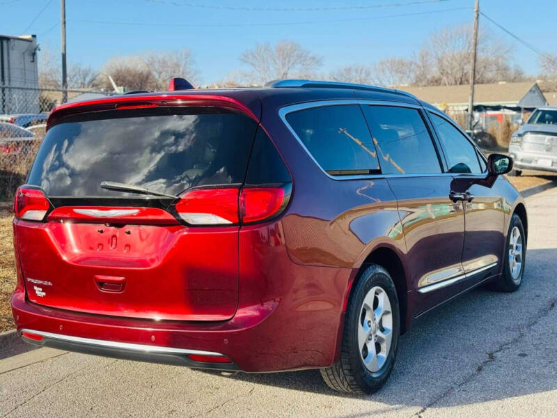 2017 Chrysler Pacifica Touring-L Plus