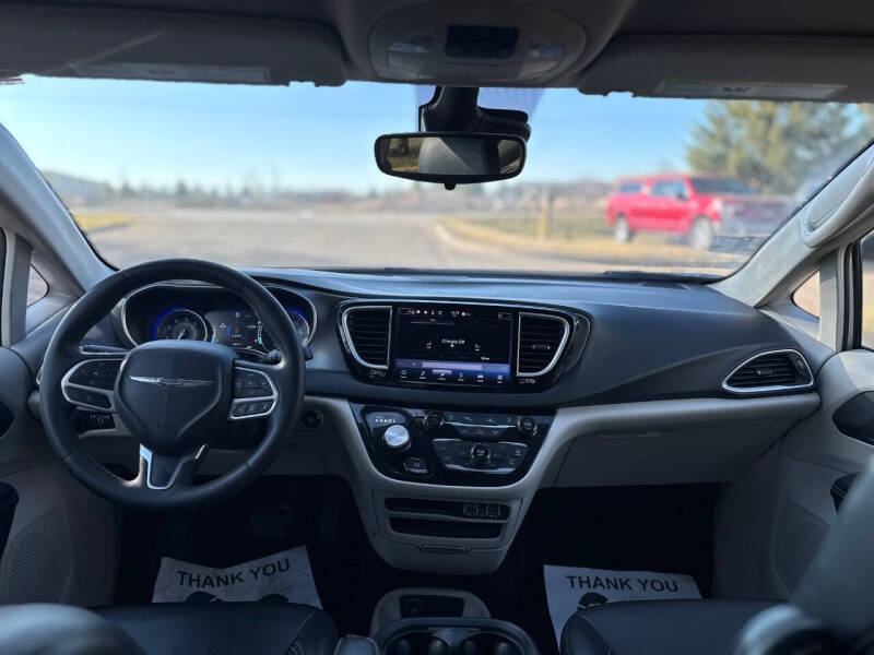 2023 Chrysler Pacifica Touring L