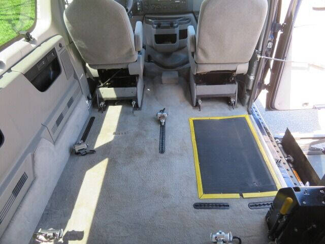 2011 Ford E-Series E-350 SD XLT