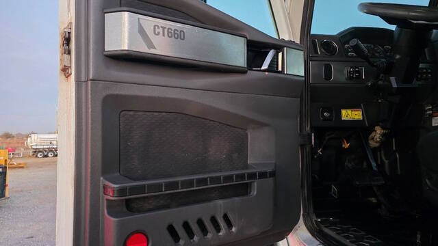 2015 Caterpillar CT660S