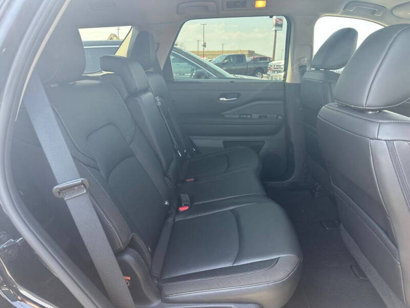 2025 Nissan Pathfinder SL