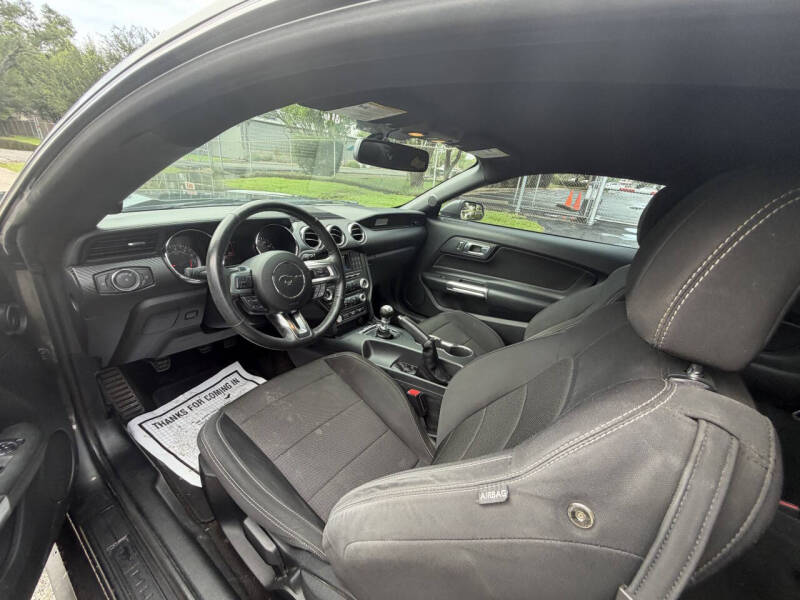 2017 Ford Mustang V6