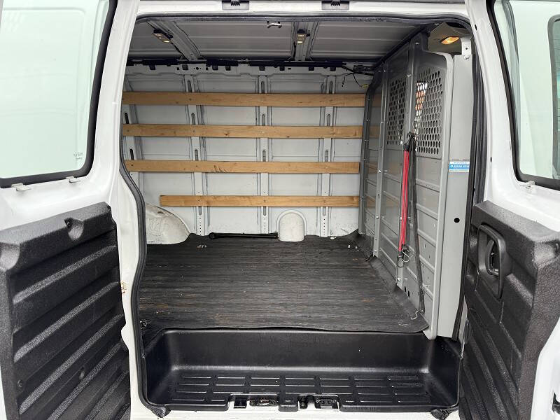 2017 GMC Savana 2500