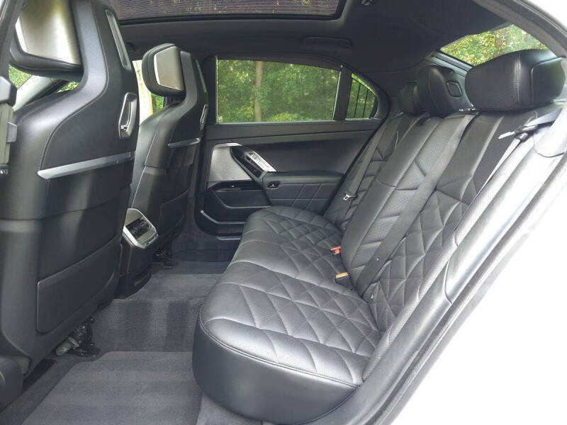 2023 BMW 7 Series 740i