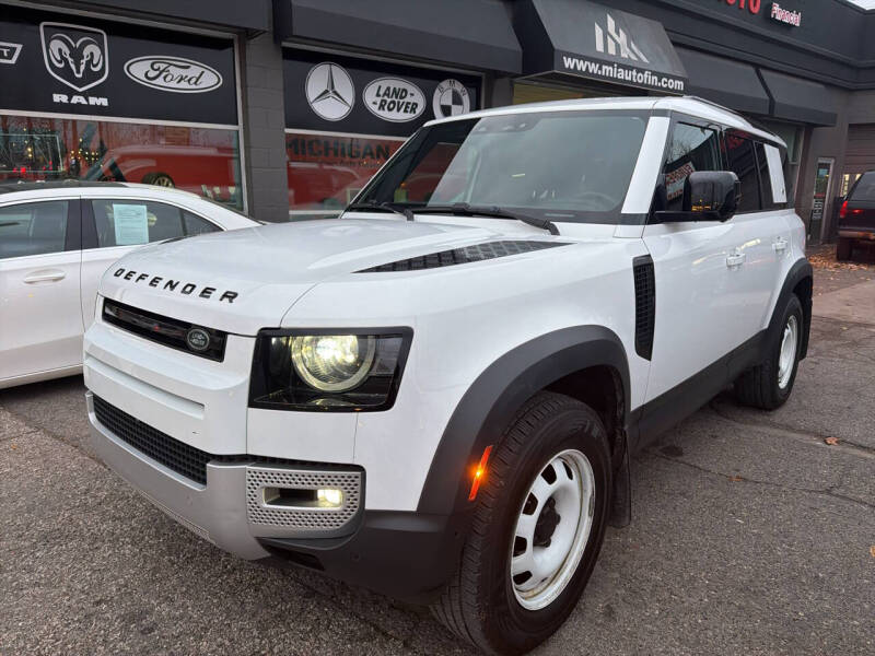 2023 Land Rover Defender S's photo