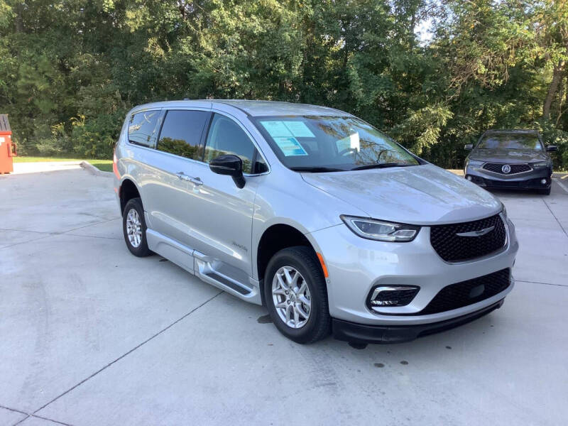 2024 Chrysler Pacifica Touring L