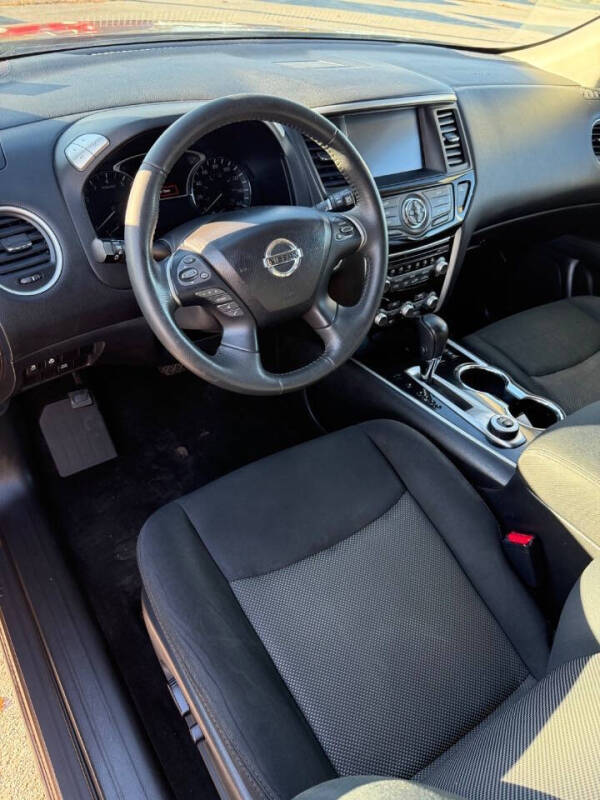 2017 Nissan Pathfinder SV