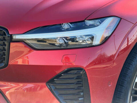 2023 Volvo XC60 B5 Plus Dark Theme