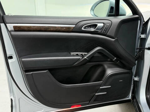 2018 Porsche Cayenne Platinum Edition