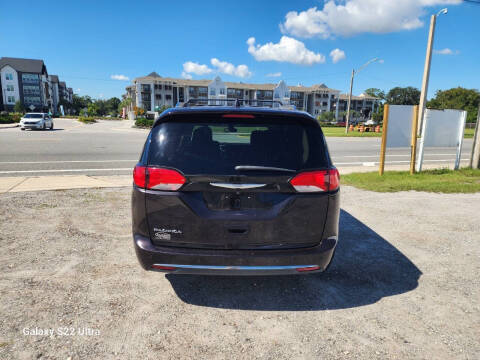 2017 Chrysler Pacifica Touring-L Plus