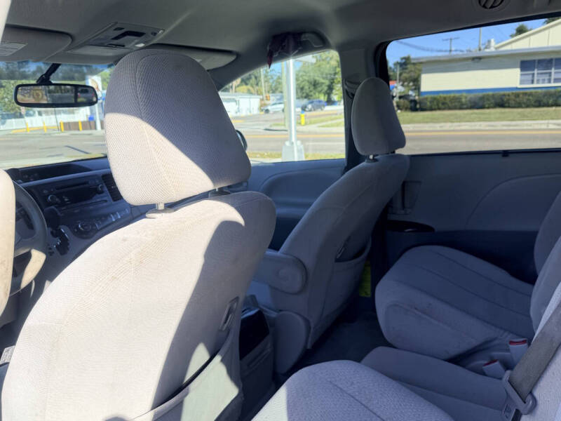 2014 Toyota Sienna LE 8-Passenger