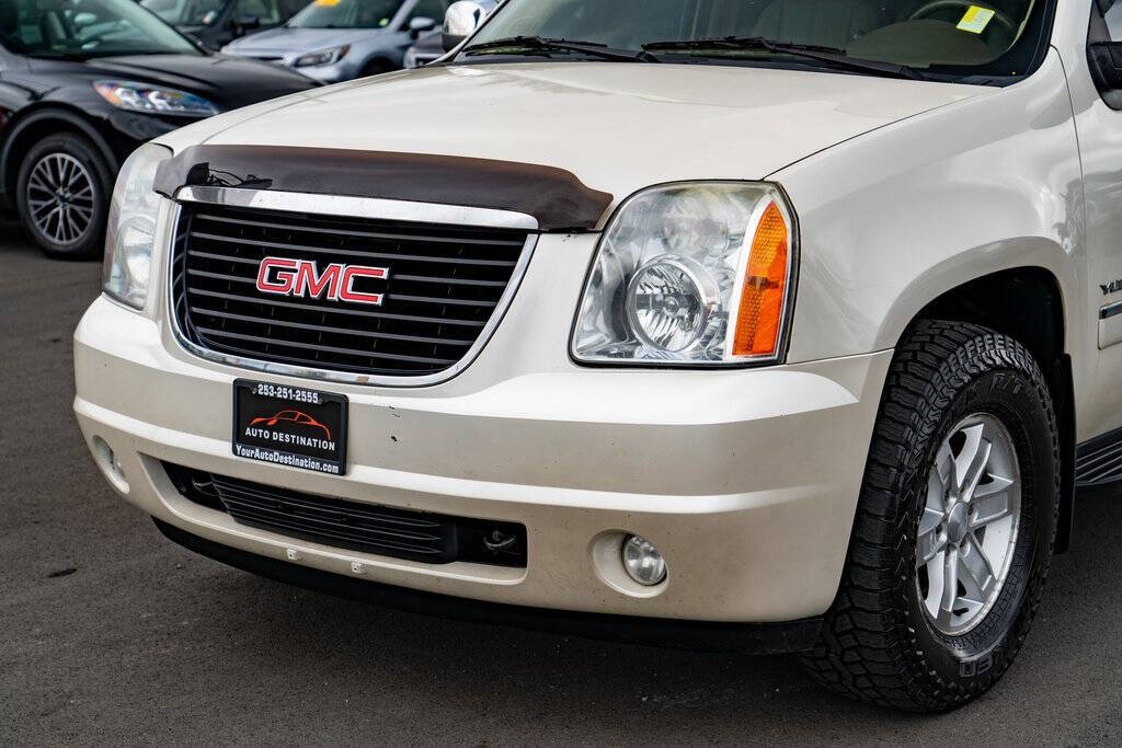 2012 GMC Yukon XL for sale at Auto Destination in Puyallup, WA