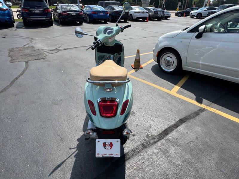 2025 Vespa Primavera 150 Batik