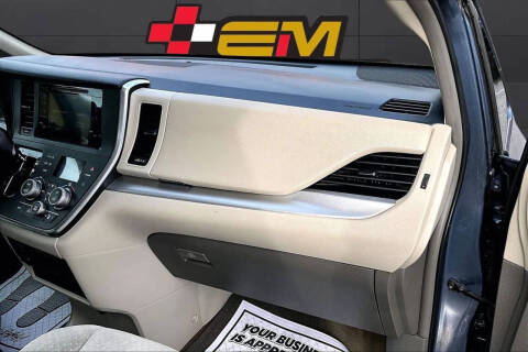 2017 Toyota Sienna LE 8-Passenger