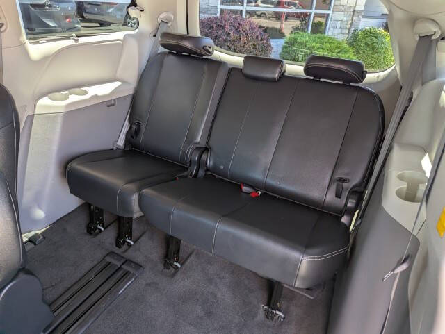 2014 Toyota Sienna SE 8-Passenger