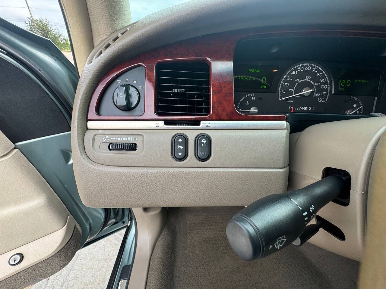 2004 Lincoln Town Car for sale at Carnival Car Company in Victoria, TX