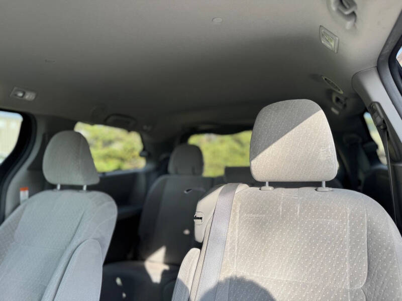 2017 Toyota Sienna LE 8-Passenger