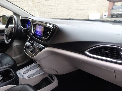 2017 Chrysler Pacifica Touring-L