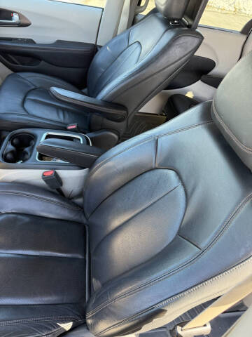 2017 Chrysler Pacifica Touring-L Plus