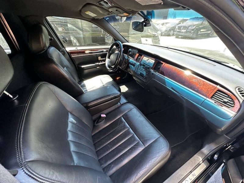 2010 Lincoln Town Car Hearse