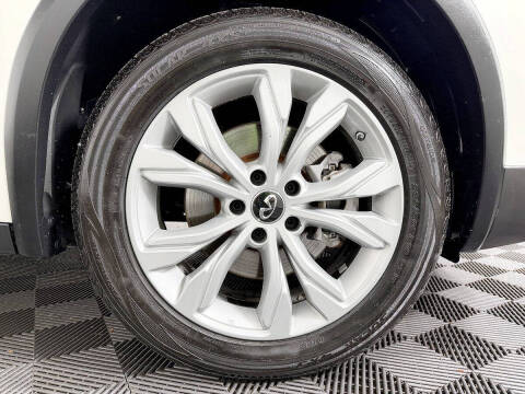 2017 Infiniti QX30 Premium