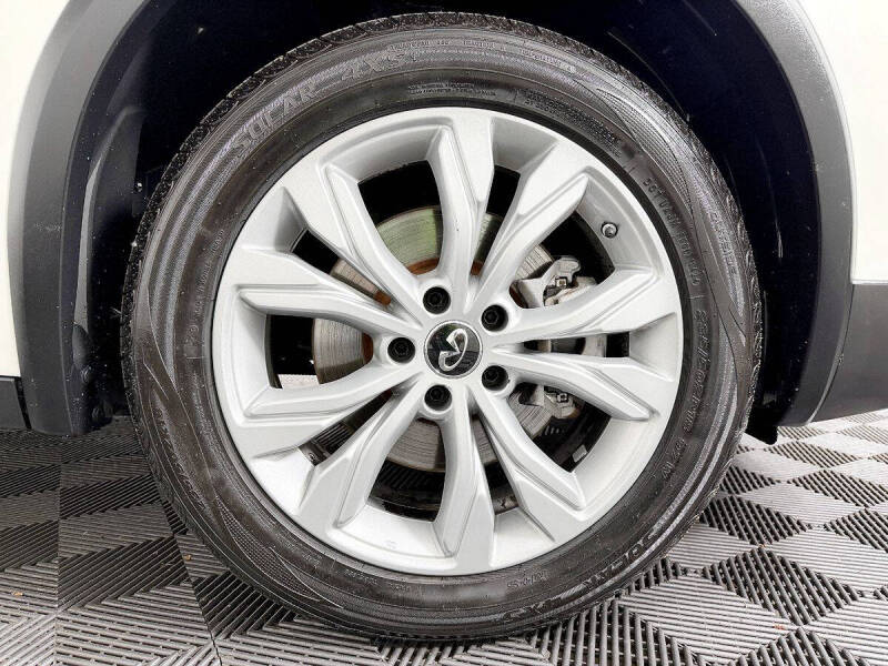 2017 Infiniti QX30 Premium