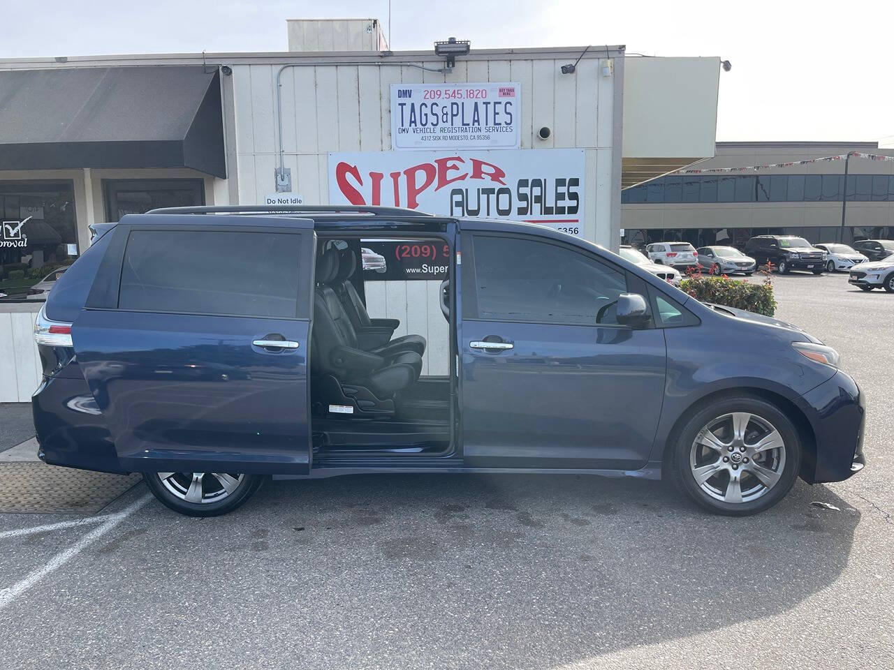 2018 Toyota Sienna for sale at Super Auto Sales Modesto in Modesto, CA