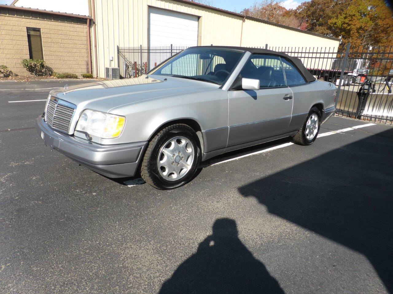 1995 Mercedes-Benz E-Class's photo