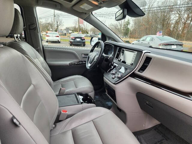 2018 Toyota Sienna XLE Premium 7-Passenger