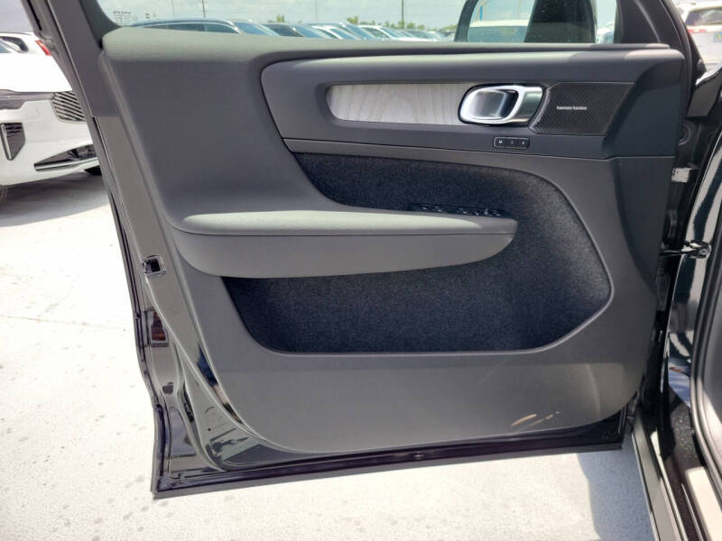 2026 Volvo XC40 B5 Plus