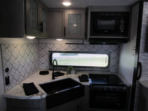 2022 Coleman Lantern Series 242BH