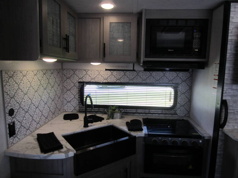 2022 Coleman Lantern Series 242BH