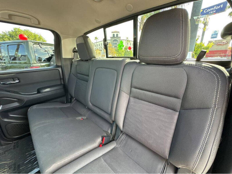 2024 Nissan Frontier SV